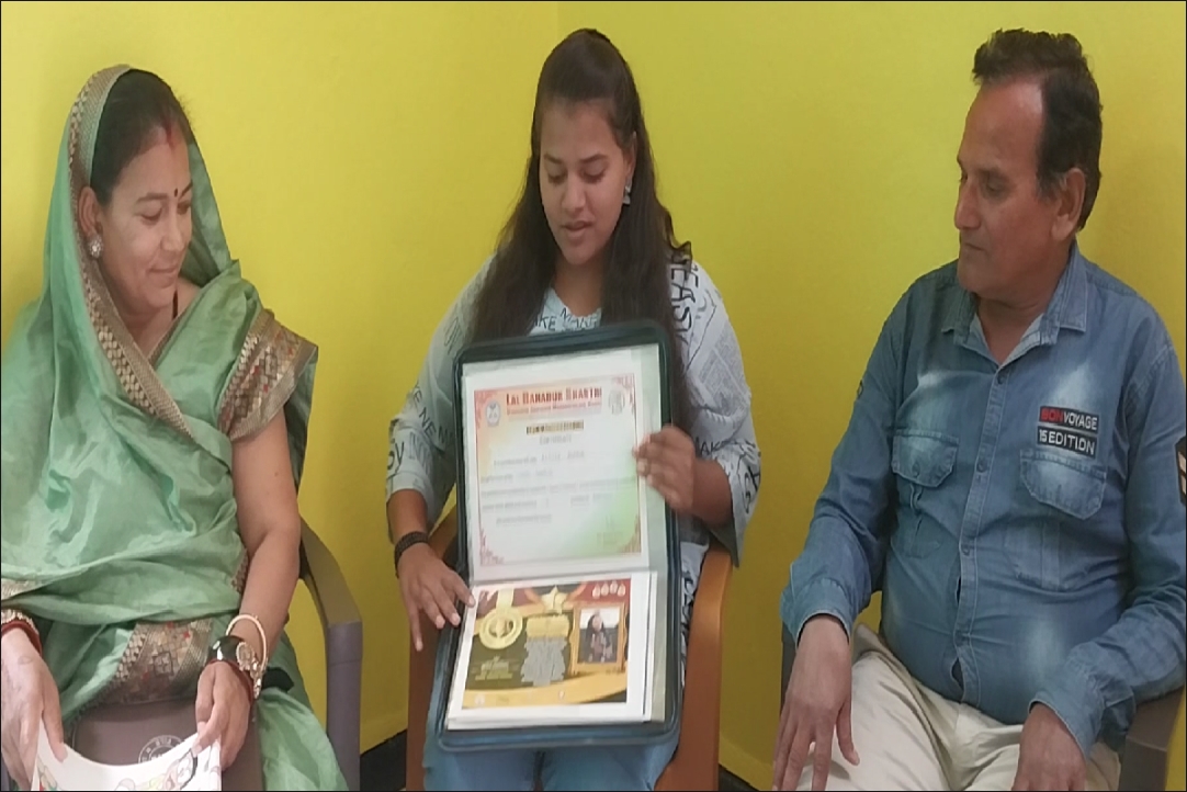 Bharat Gaurav Award : हरदा की बेटी रितिका अग्रवाल ने किया जिले का नाम रोशन, भारत गौरव अवार्ड से हुई सम्मानित..