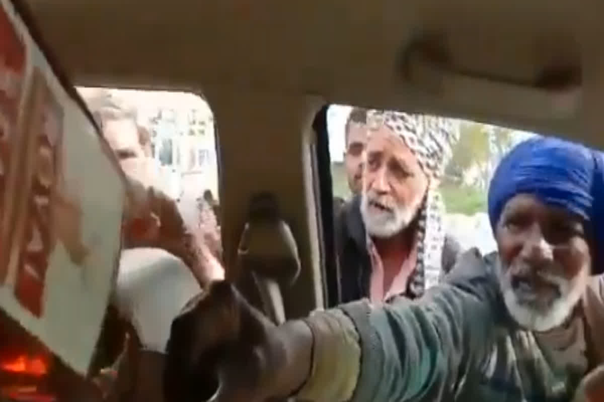 Kisan Andolan me Free Bat Rahi Daru: ‘नाम किसान आंदोलन…मुफ्त में बंट रही शराब’ प्रदर्शन के दौरान अन्नदाता बहा रहे दारू की नदी, जानिए क्या है वायरल वीडियो का माजरा