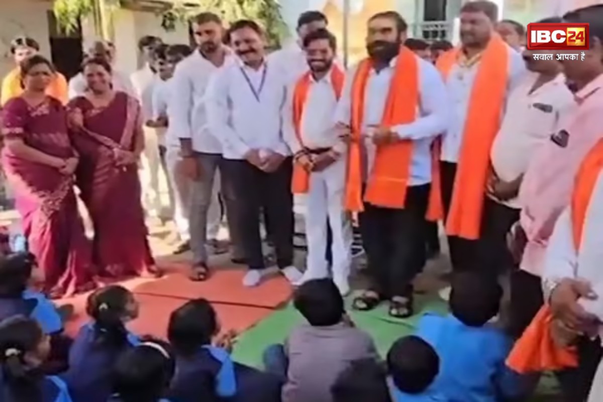 MLA Viral Video: ‘मम्मी-पापा मुझे वोट न दें तो खाना मत खाना’ स्कूल पहुंचे विधायक ने अपने समर्थन में मांगा वोट