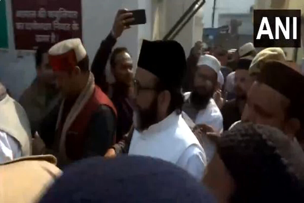 Maulana Tauqeer Raza Detained