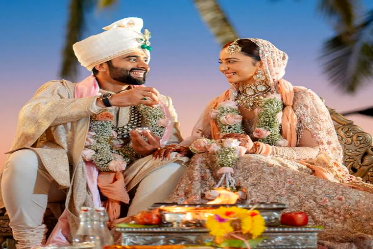 Rakul Preet And Jackky Wedding: एक दूजे के हुए रकुल प्रीत और जैकी भगनानी, हिंदू रीति-रिवाज से सात फेरे लेकर रचाई शादी