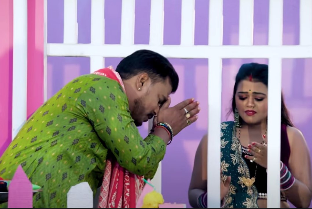 New Bhojpuri Holi Song 2024: वायरल हो रहा प्रमोद प्रेमी यादव का ‘होली मे नमस्ते’ गाना, लोगों को आ रहा काफी ज्यादा पसंद..