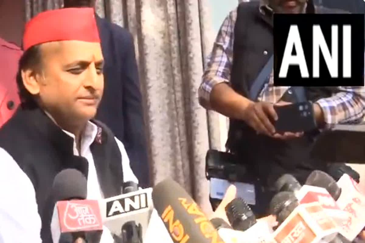 Akhilesh Yadav Statement: ‘CM संविधान से बंधे हैं, उन्हें ऐसा कोई बयान नहीं देना चाहिए…’, सपा नेता का बड़ा बयान…