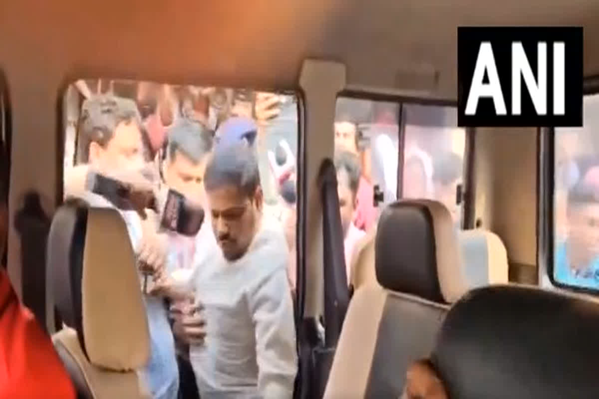 Sandeshkhali Case: संदेशखाली यौन हिंसा मामले में TMC नेता गिरफ्तार, कोर्ट ने 8 दिन की हिरासत में भेजा…