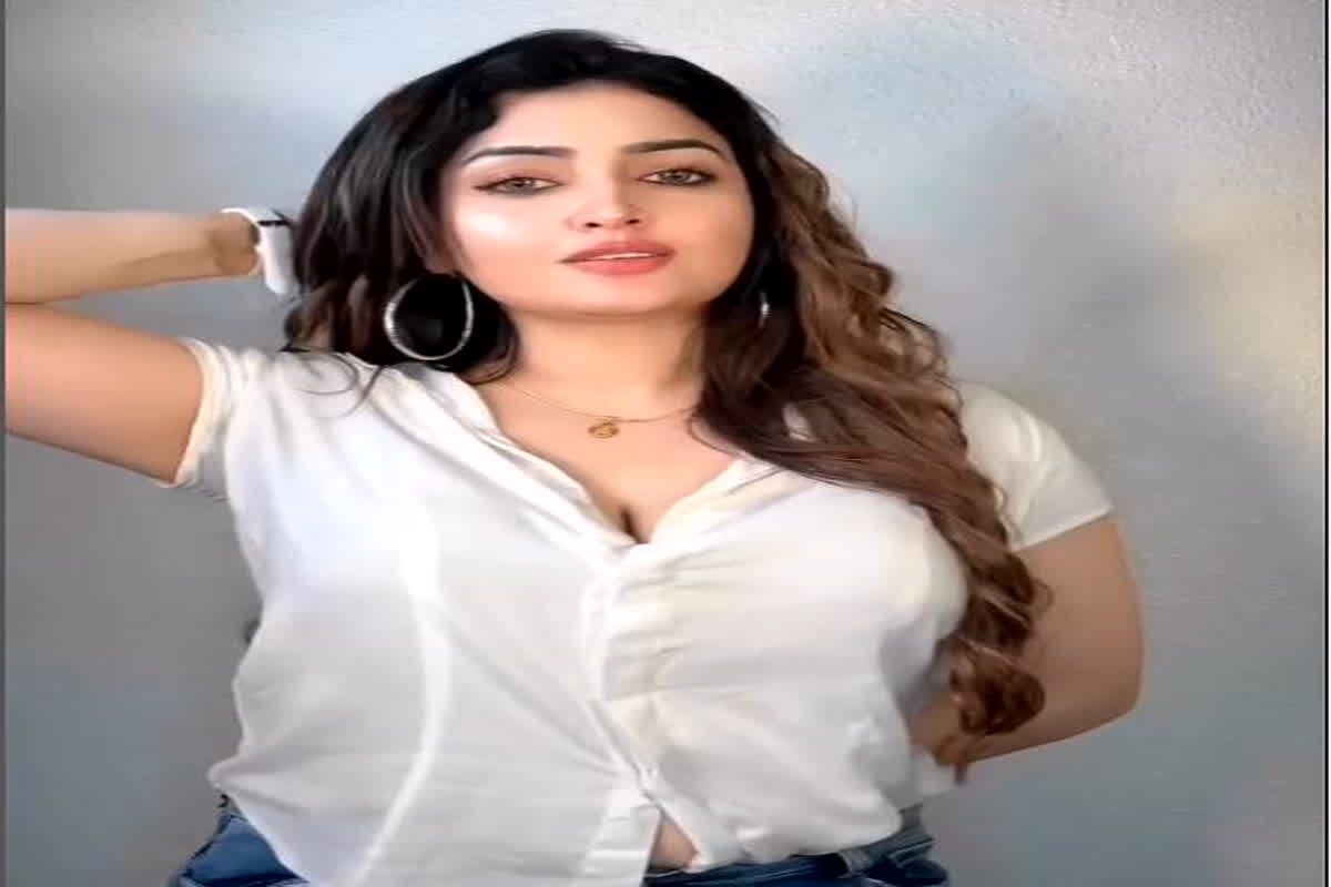 Marathi Bhabhi Sexy Video : मराठी भाभी ने कैमरे के सामने दिखाया बोल्ड अवतार, वीडियो देख फैंस हो रहे मदहोश