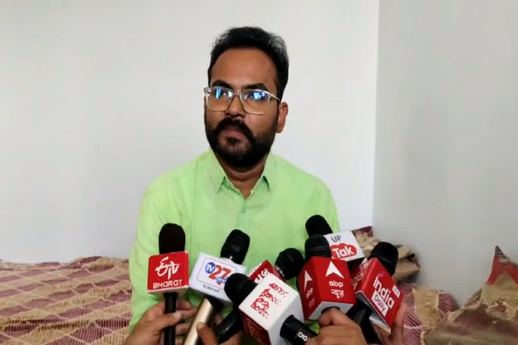 Brajesh Prajapati attacked Akhilesh Yadav