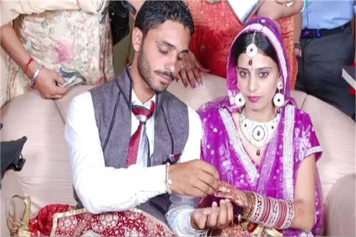 पत्नी को पढ़ाने जमीन बेचकर कनाडा भेजा, विदेश में कर ली किसी गैर से शादी, इंसाफ मांग रहा पति