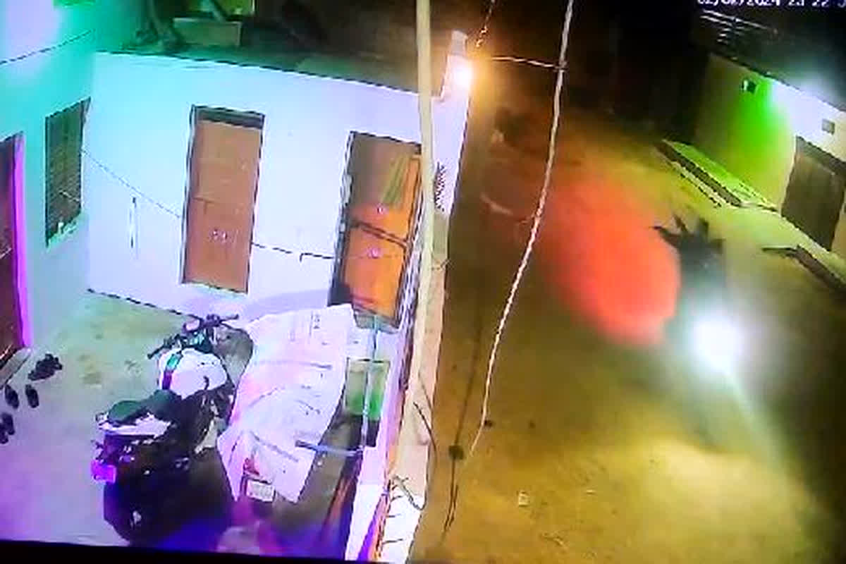 Datia Firing: बदमाशों के हौसले हुए बुलंद, बेखौफ होकर गोलीबारी करते युवकों का वीडियो हुआ वायरल, मामले में पुलिस ने कही ये बात