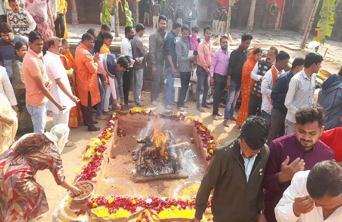 Basant Panchami 2024: भोजशाला में सूर्योदय के साथ शुरू हुआ बसंत पंचमी के दर्शन पूजन का दौर, मंदिर से जुड़ी है कई ऐतिहासिक कहानियां