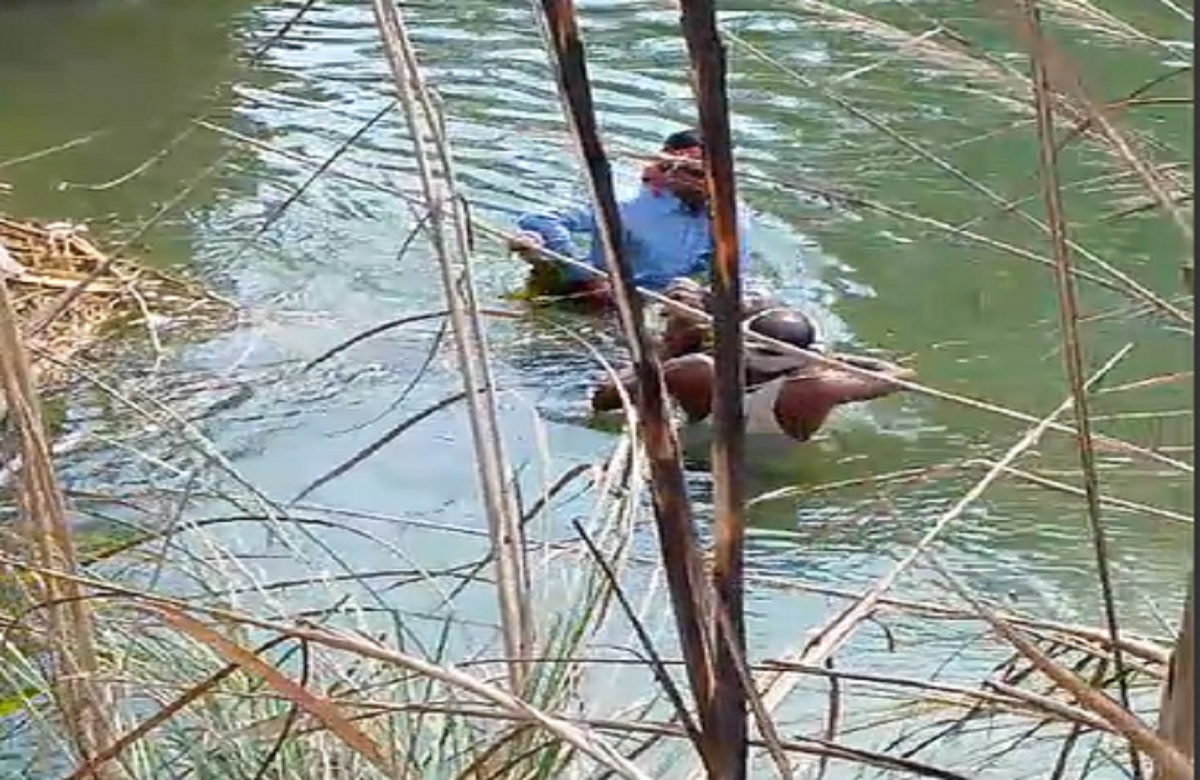 Fatehpur News: दो दिन पहले घर से गायब हुआ था बेटा, अब नहर में मिला इस हालत में, देखकर पुलिस भी हैरान