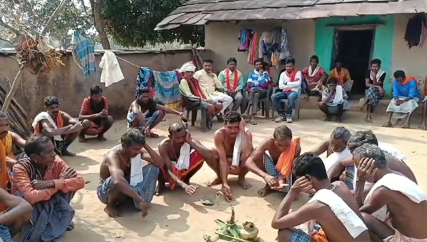 बस्तर में 16 परिवार के 81 लोगों की घर वापसी, मिशनरियों के इशारे पर आदिवासियों का धर्मांतरण के आरोप