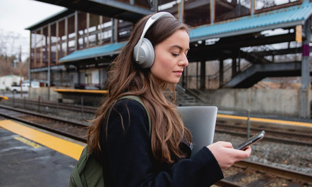 Side Effects Of Headphones: सावधान! क्या आप भी करते है लगातार हेडफोन-ईयरफोन का इस्तेमाल, तो रुक जाइए वरना…