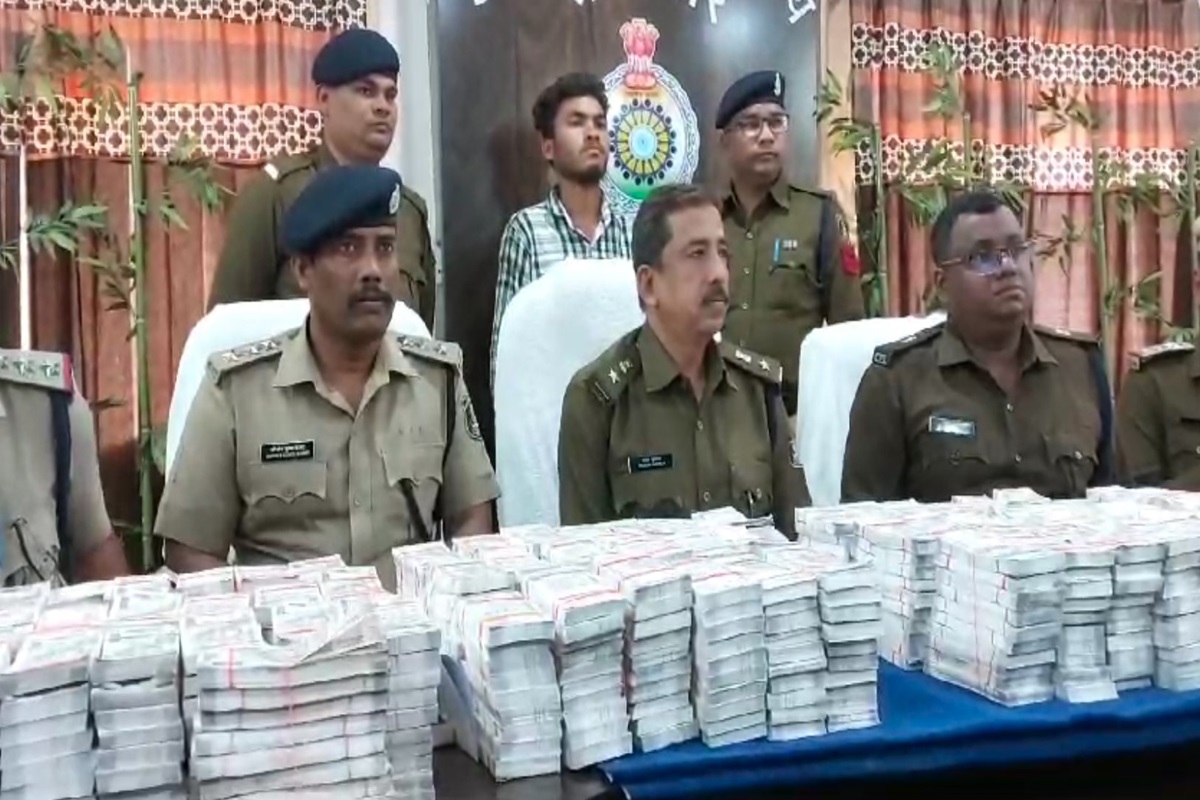 पिकअप से 3 करोड़ 80 लाख के नकली नोट जब्त, रायपुर में खपाने के लिए निकले थे आरोपी