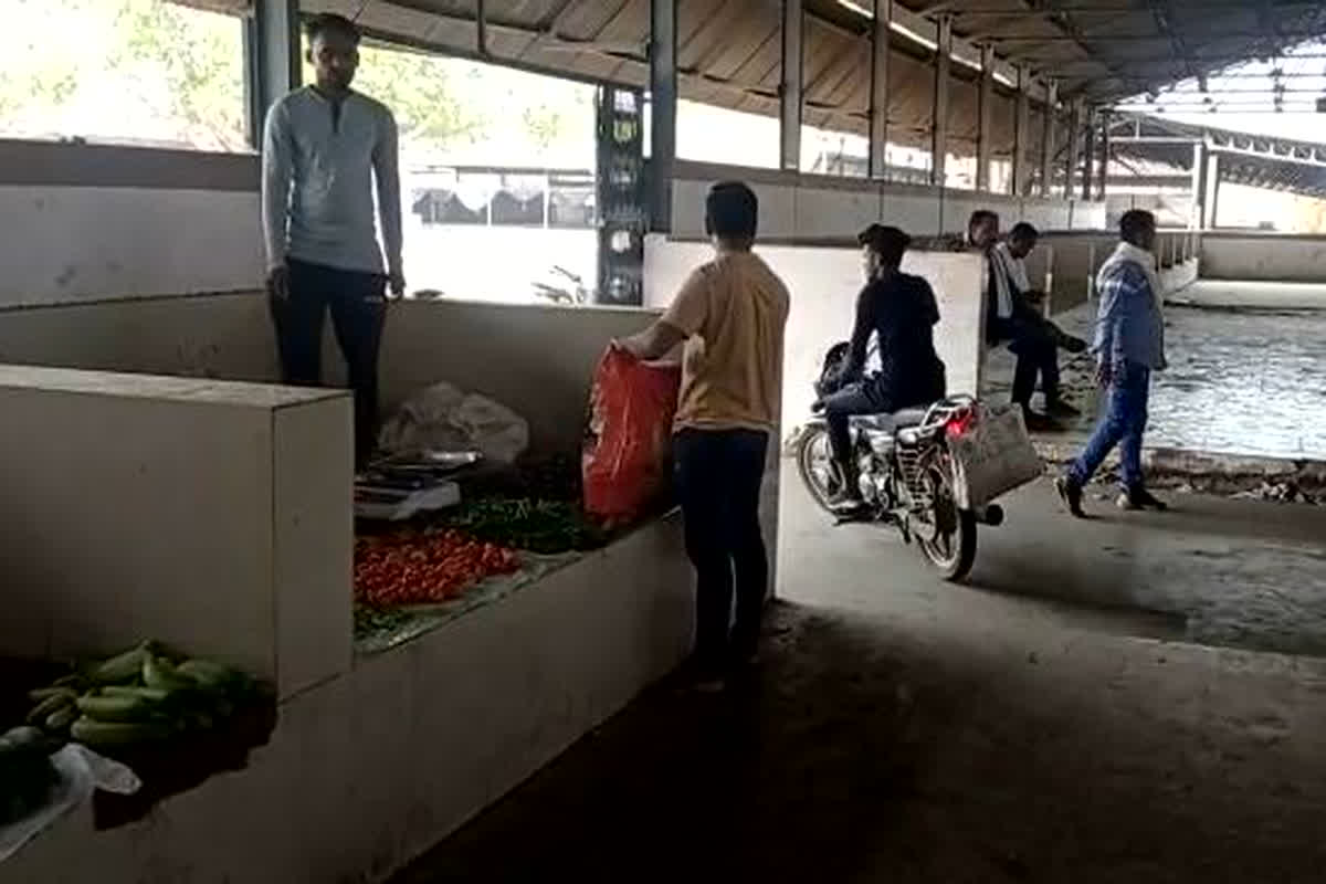 Dhamtari Kisan Bazar: पिछले दो साल से बंद पड़ा किसान बाजार एक बार फिर होगा शुरू, कलेक्टर नम्रता गांधी ने बनाई कार्य योजना