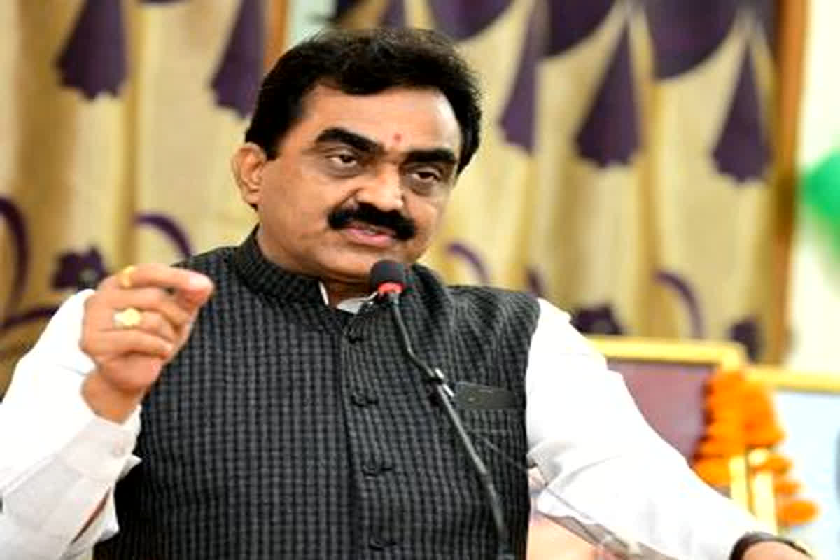 Bhopal News : 7 दिन भी नहीं टिकी करोड़ों की सड़क, जमकर वायरल हो रहा वीडियो, PWD मंत्री राकेश सिंह ने दिए जांच के निर्देश