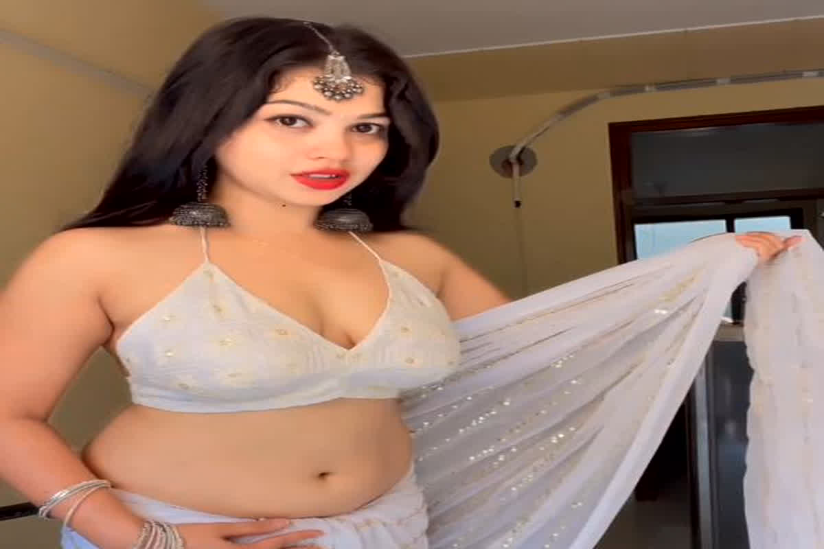 Marathi Model Sexy Video : मराठी मॉडल ने कैमरे के सामने दिखाया सेक्सी फिगर, वीडियो हुआ वायरल