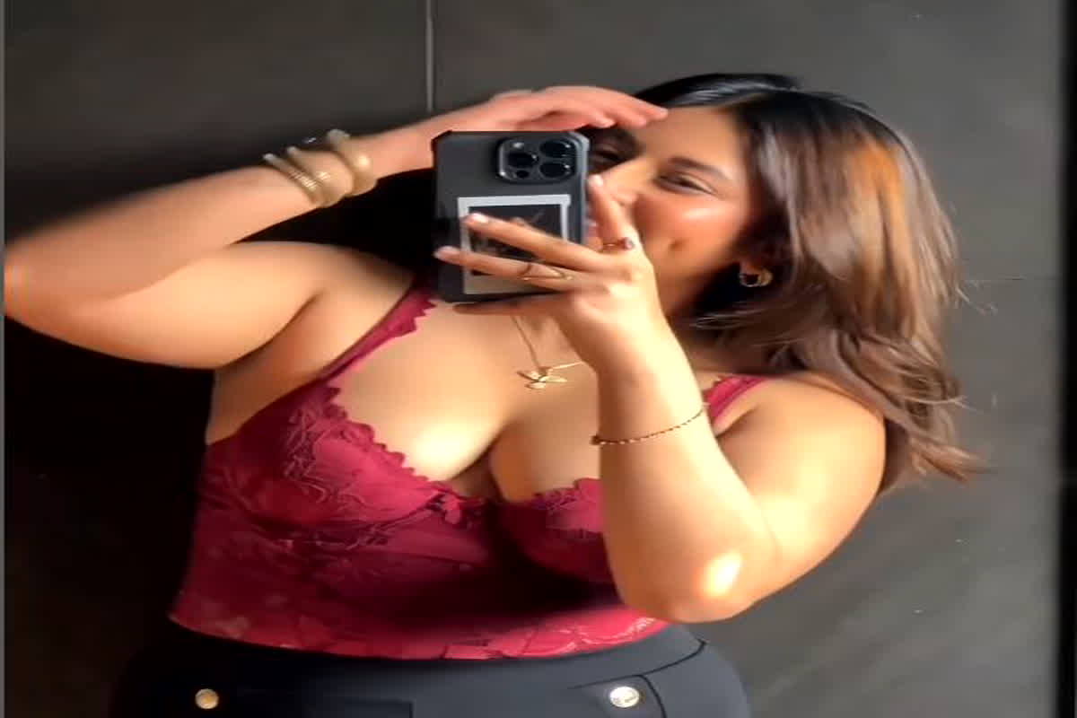 Marathi Model Sexy Video : मराठी मॉडल ने डीप नेक टॉप में बिखेरा हुस्न का जलवा, वीडियो हुआ वायरल