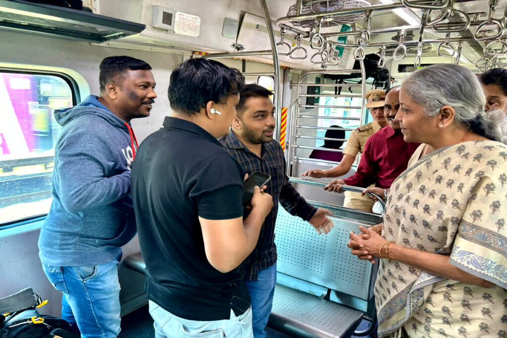 Nirmala Sitharaman Travel in Local Train