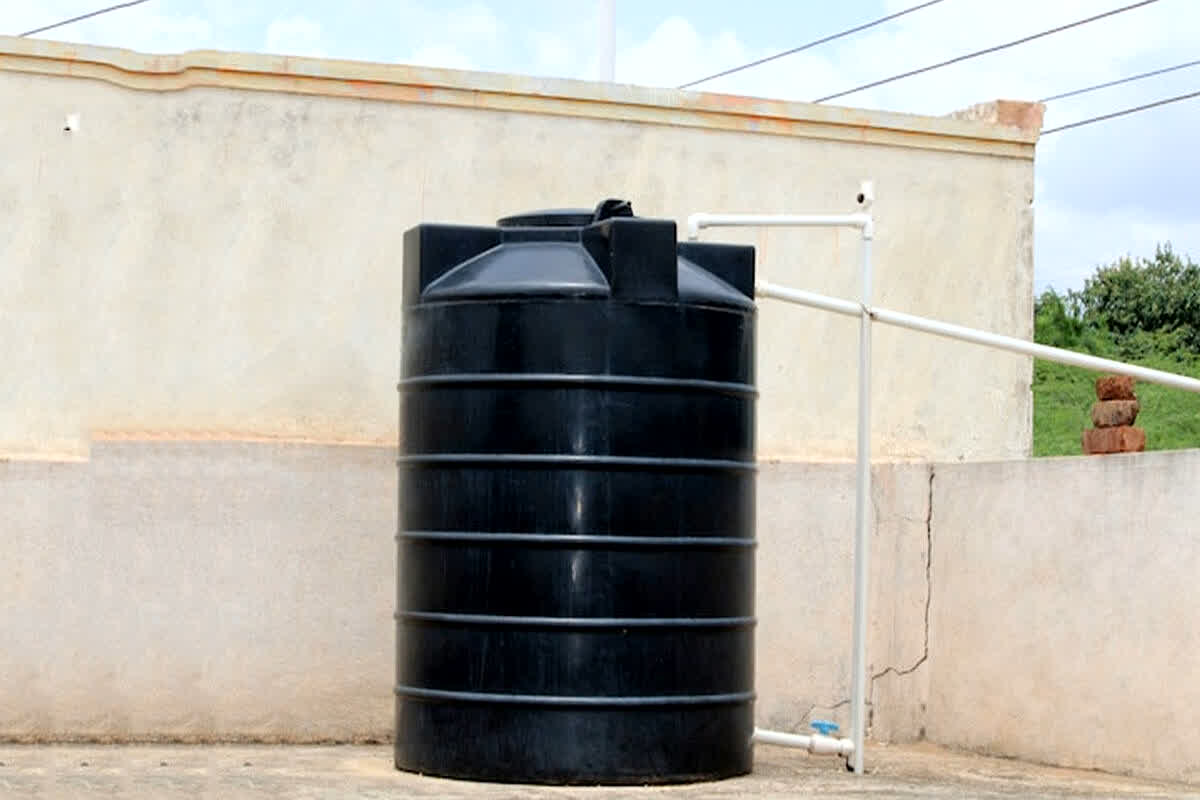 Vastu Tips for Water Resource: वास्तु के अनुसार की छत पर इस दिशा में रखें पानी की टंकी, हमेशा परिवार में बनी रहेंगी समृद्धि