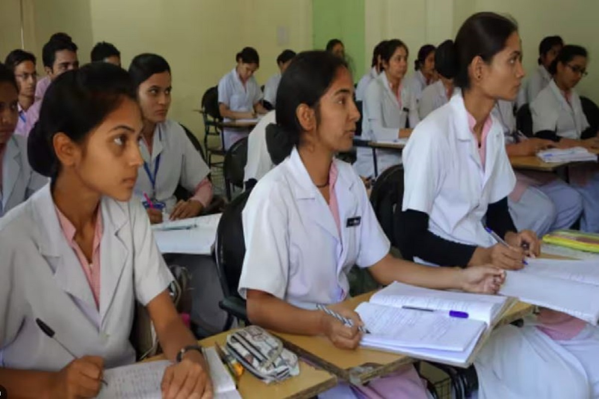 स्वास्थ्य विभाग में 20 हजार 500 से अधिक पदों पर भर्ती, CM ने नर्सिंग व पैरामेडिकल भर्ती-2023 को जारी रखने की मंजूरी दी