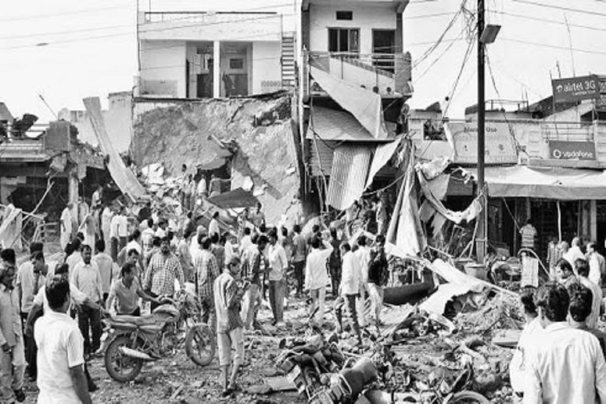 Harda Pataka Factory Blast: हरदा ने दिला दी पेटलावद की याद, जब 79 मौतों से दहल उठा था प्रदेश