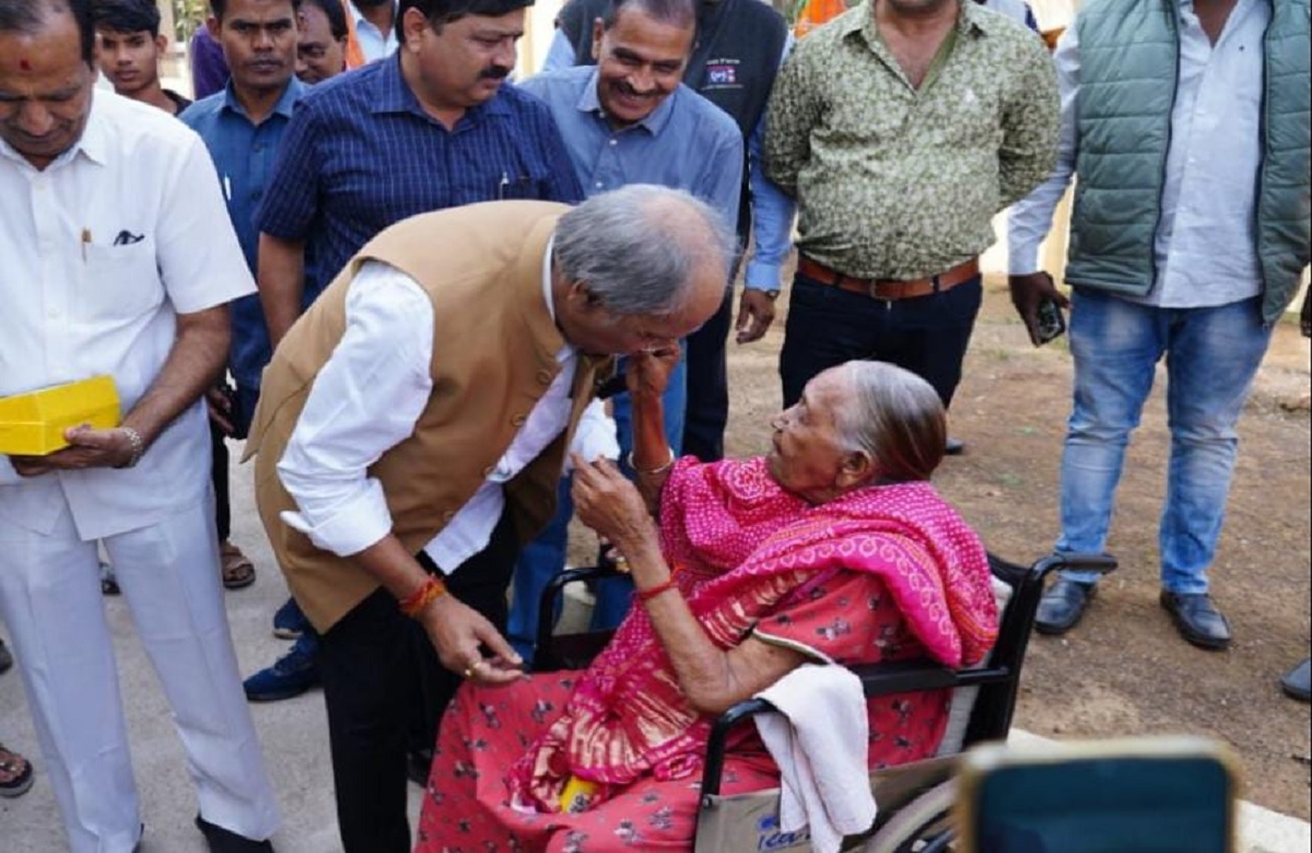 Brijmohan Agrawal Mother Passed Away: नहीं रही कैबिनेट मंत्री बृजमोहन अग्रवाल की मां, पिछले कुछ दिनों से चल रही थी बीमार