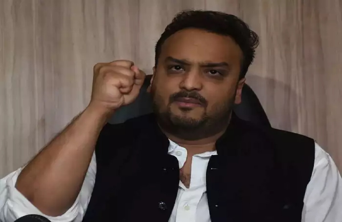 Zeeshan Siddiqui News: मल्लिकार्जुन के हाथ बंधे..राहुल गांधी अच्छा काम कर रहे, लेकिन…, कौन हैं MLA जीशान सिद्दीकी? जो अपनी ही पार्टी पर लगाए गंभीर आरोप