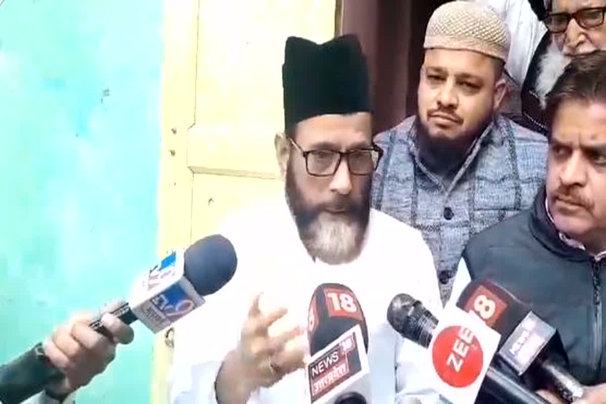 ‘बुलडोजर से घर तोड़ने को बर्दाश्त नही किया जाएगा, हम अपनी सुरक्षा खुद करेंगे’, मौलाना तौकीर रजा का मीडिया के सामने बड़ा बयान