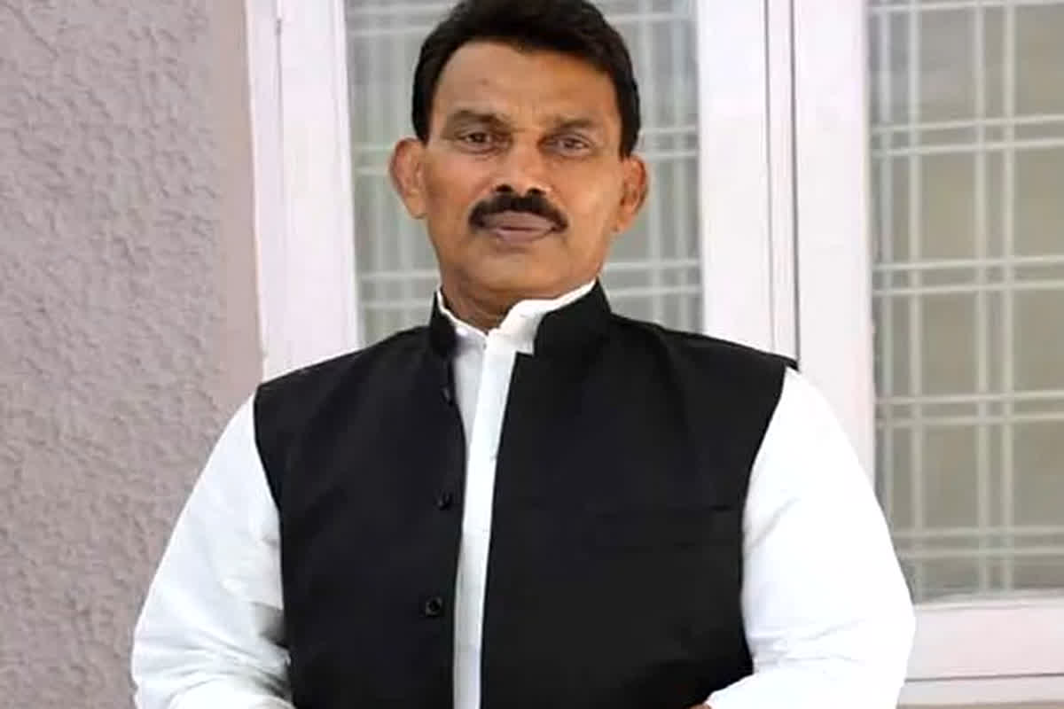 Harda Pataka Factory Blast: केबिनेट मंत्री तुलसी सिलावट पहुंचे एमवाय अस्पताल, सभी घायलों के निशुल्क इलाज के लिए दिए निर्देश…