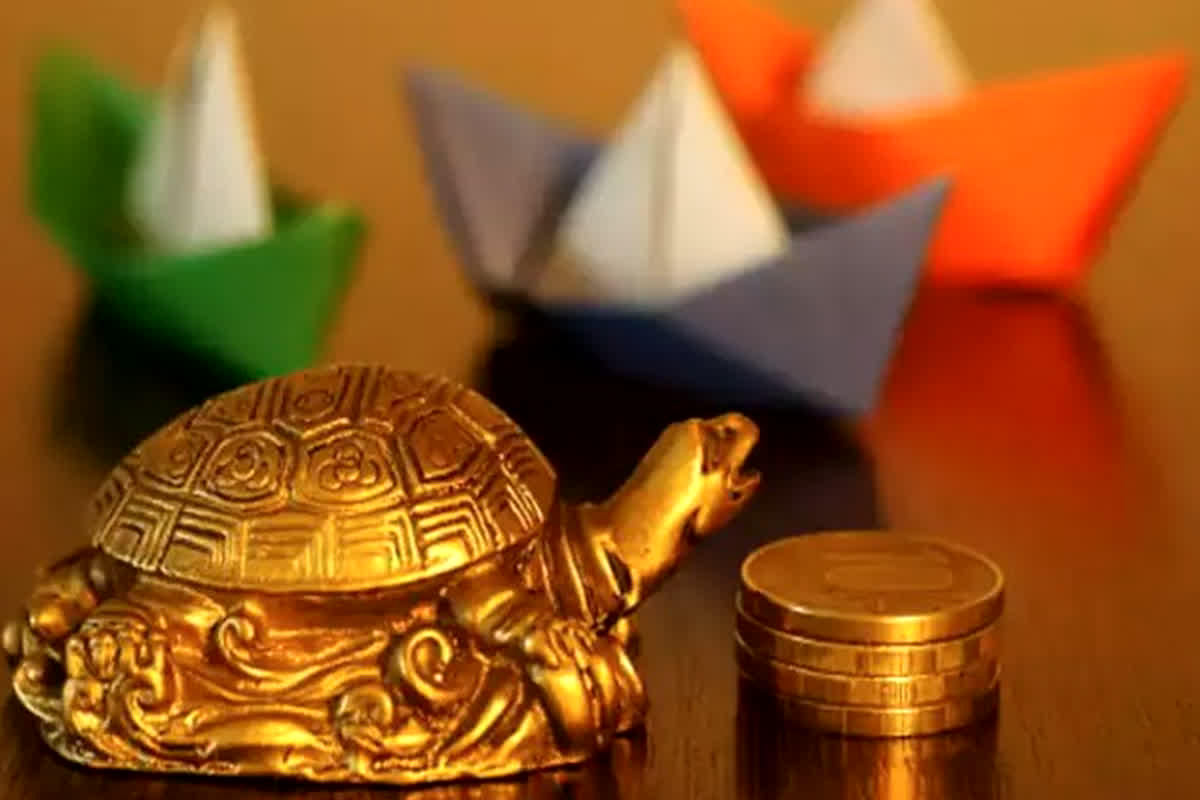 Vastu Feng Shui: दुकान की गद्दी पर बैठ कर करें इस मंत्र का जाप, सालभर होगी धन दौलत की बरसात