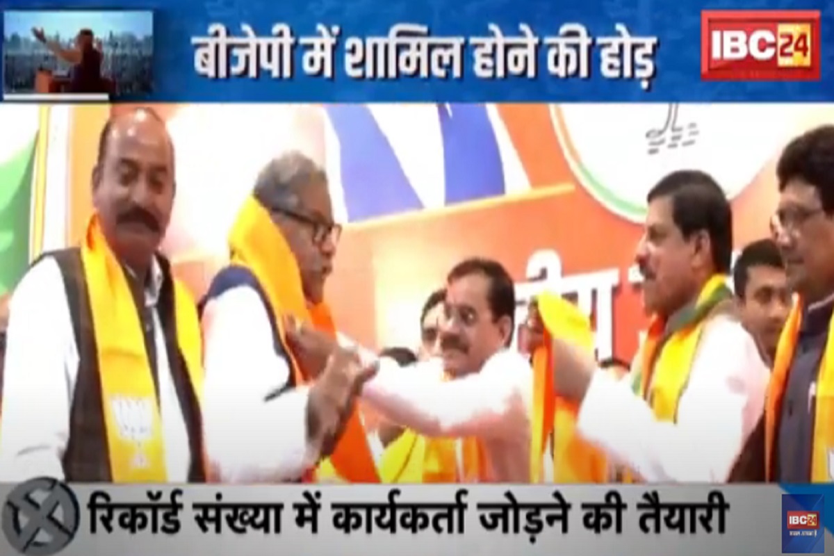 #SarkarOnIBC24 : लोकसभा चुनाव से पहले कांग्रेस में ‘भगदड़’, कई नेताओं ने थामा भाजपा का दामन, आखिर क्यों मची BJP में शामिल होने की लगी होड़?