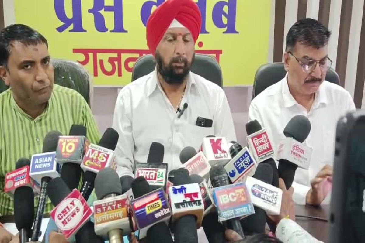 Congress ki guarantee : हर महिला को मिलेंगे हर साल एक लाख रुपए, 30 लाख युवाओं को नौकरी, किसानों का कर्ज होगा माफ…कांग्रेस ने दी गारंटी