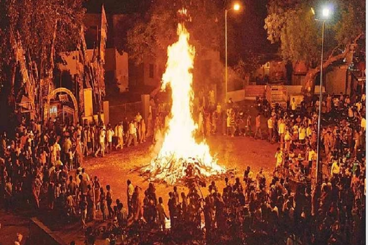 Holi 2024 Upay : चमक जाएगी किस्मत, पैसों की होगी बंपर बारिश, होली की रात बस करना होगा ये काम