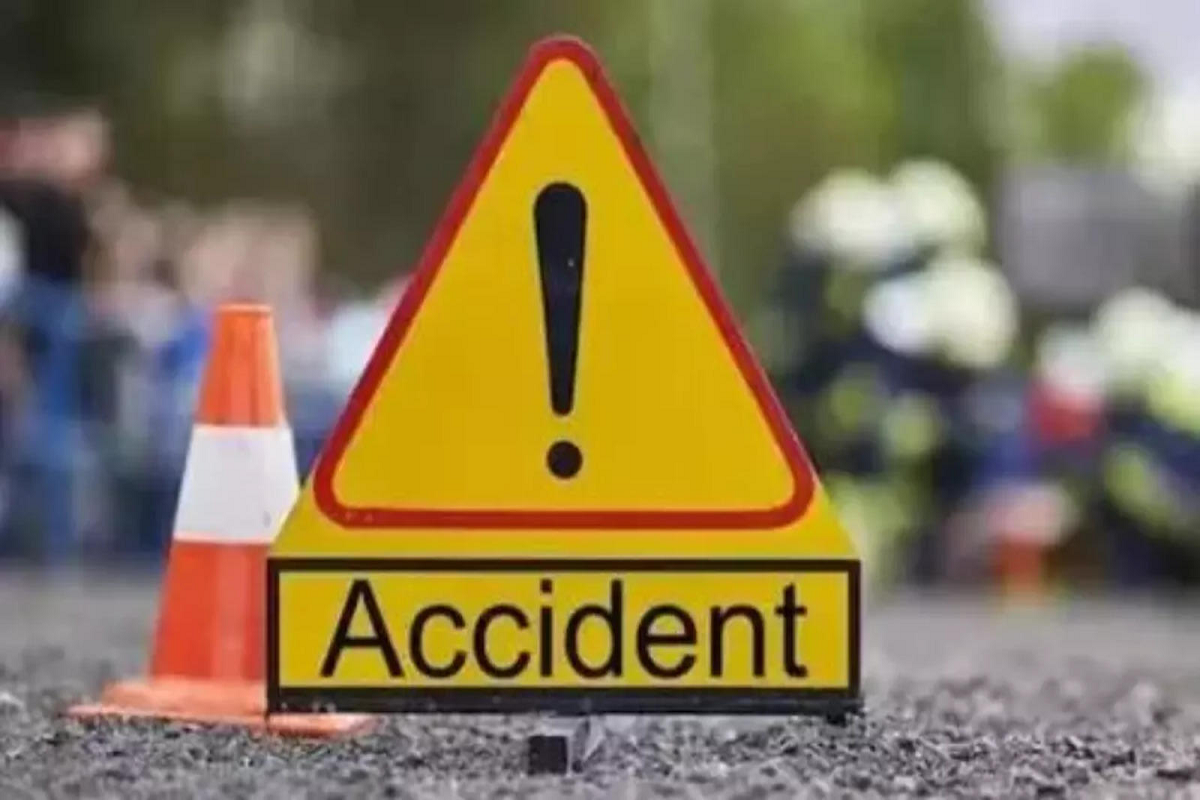 Road Accident: खून से लाल हुई सड़क, वाहन पलटने से चार लोगों की दर्दनाक मौत, मची अफरातफरी
