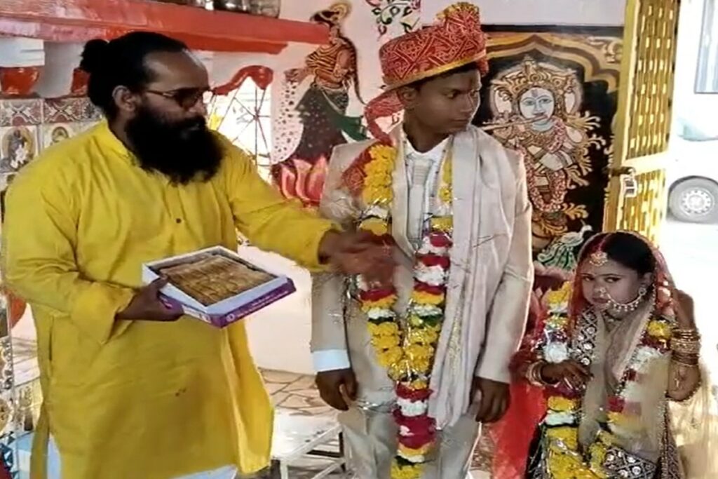 03 feet bride and 05 and a half feet groom