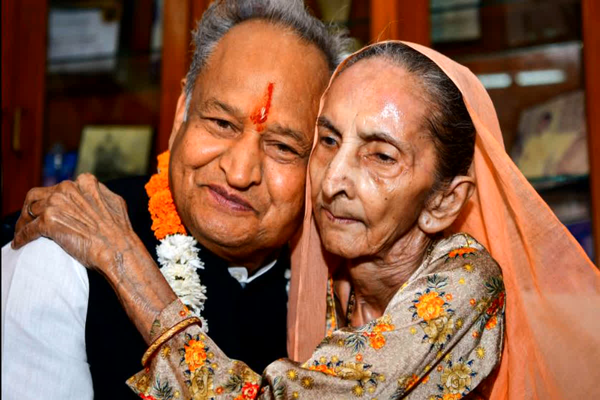 EX CM Sister Dies: पूर्व मुख्यमंत्री की बड़ी बहन का निधन, लंबे समय से थी बीमार, कांग्रेस पार्टी सहित सियासी गलियारों में शोक की लहर