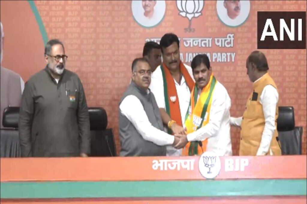 MP BB Patil joins BJP