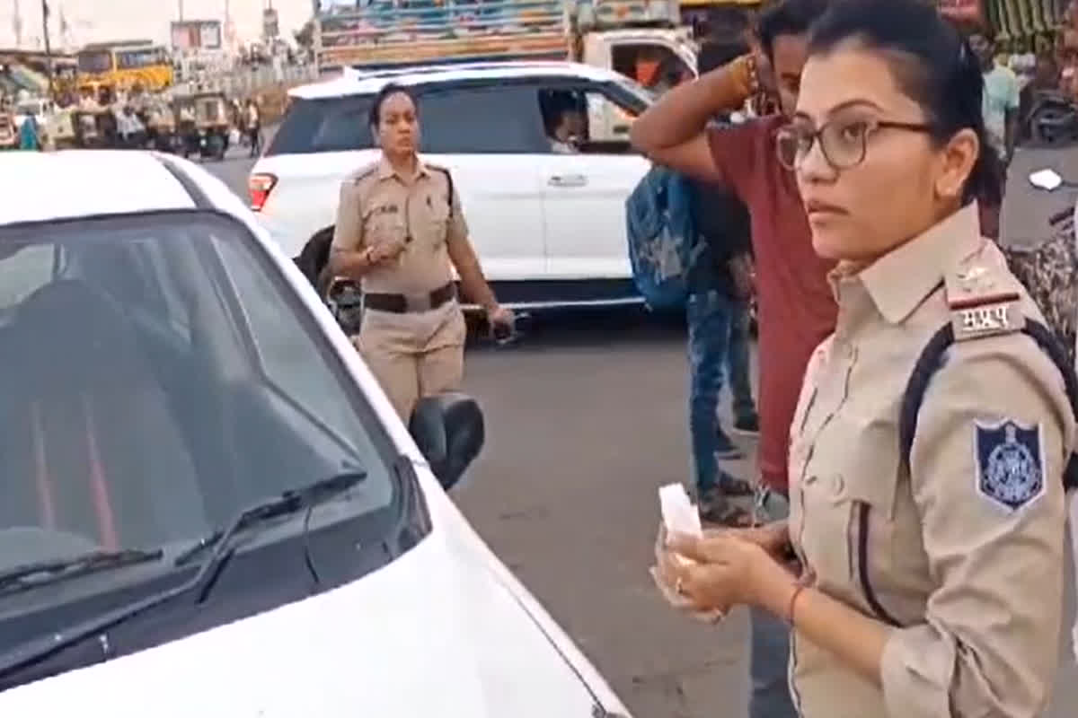 Police Caught MLA Son: ‘बेटा रिक्वेस्ट कर लो या चालान कटवा लो…’ जब ​पुलिस के चंगुल में फंसे विधायक पुत्र, मिली ये नसीहत