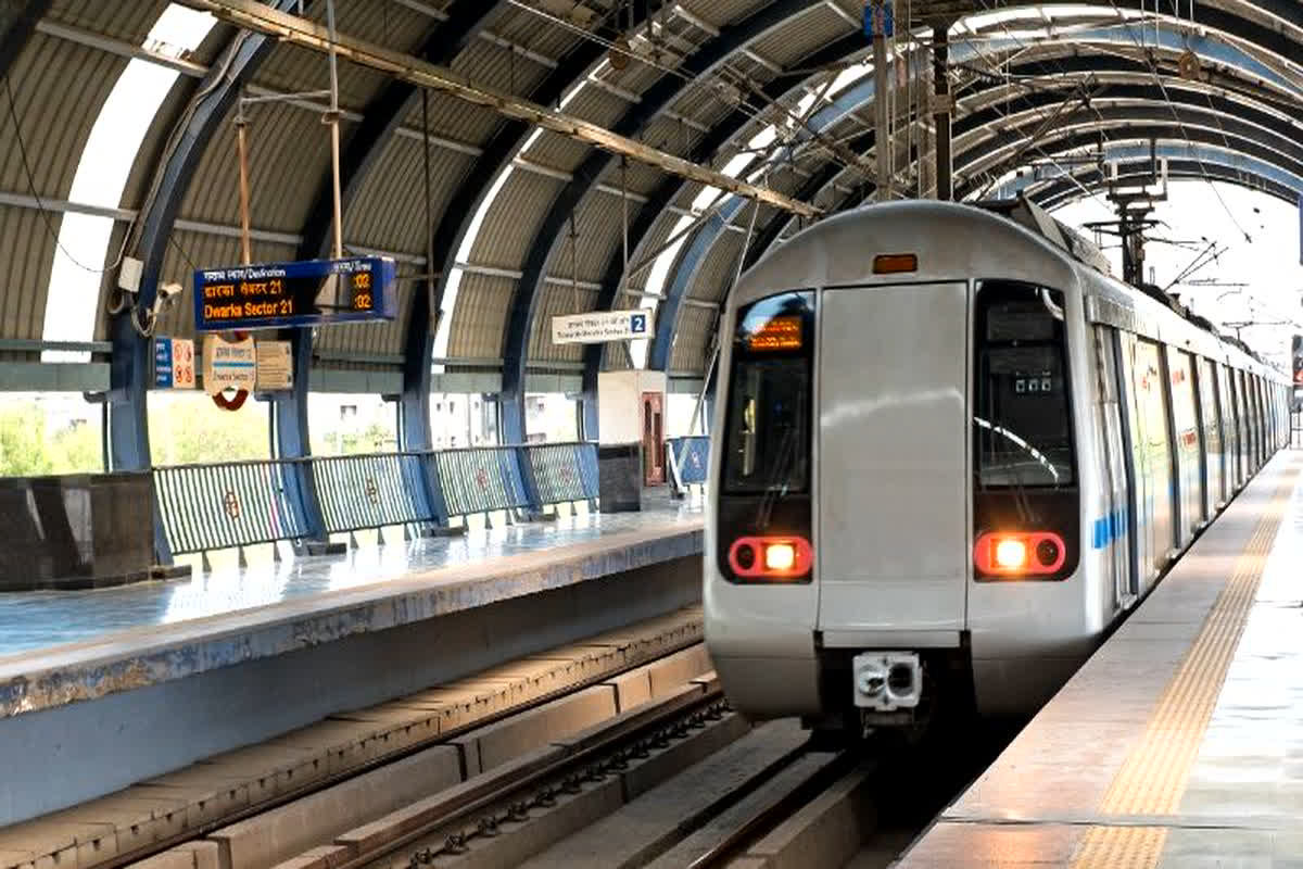Delhi Metro Timing on Holi: होली के दिन मेट्रो के समय में हुआ बड़ा बदलाव… DMRC ने जारी किया शेड्यूल