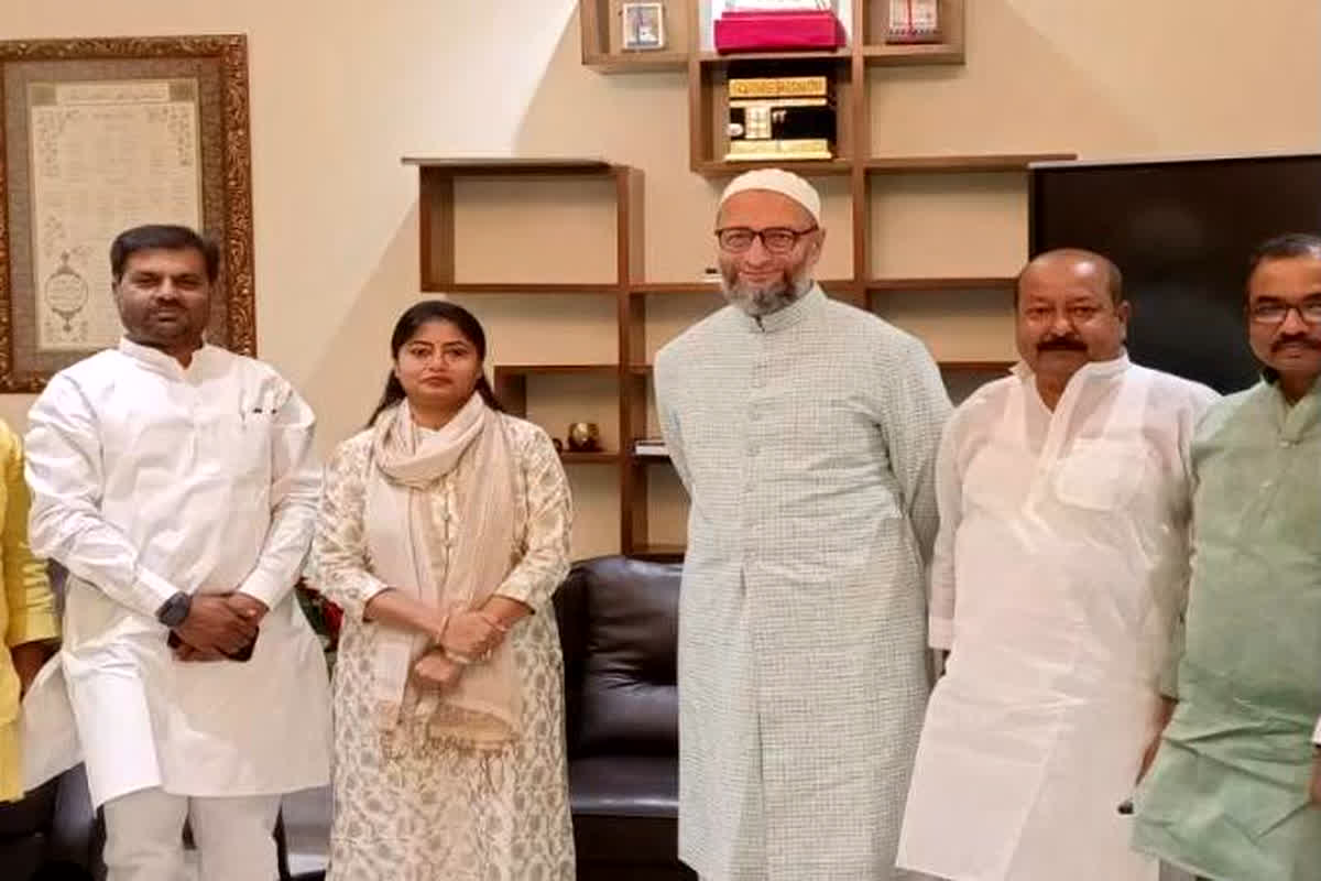 Pallavi Patel-Owaisi Alliance: पल्लवी पटेल ने असदुद्दीन ओवैसी के साथ किया गठबंधन, सपा को हो सकता है नुकसान