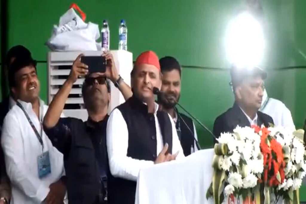 Akhilesh Yadav in Jan Vishwas Rally