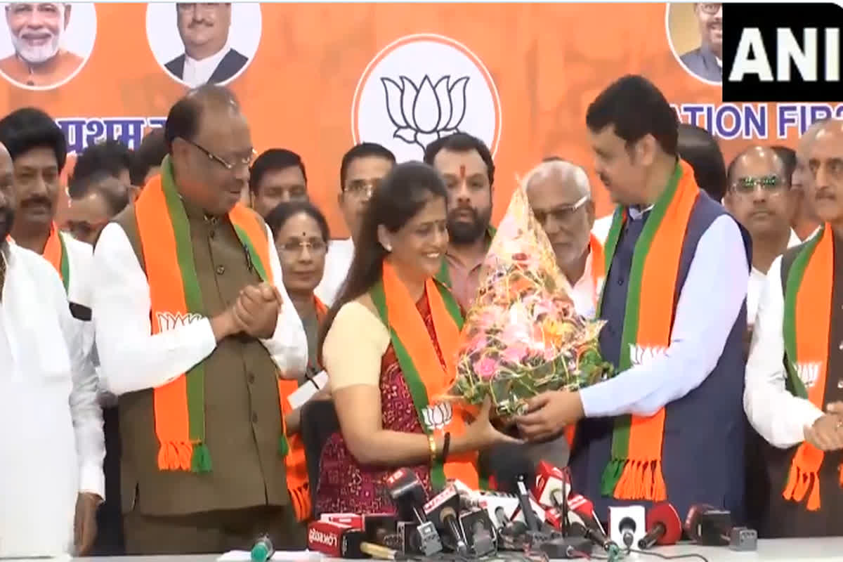 Archana Patil Chakurkar join BJP: लोकसभा चुनाव से पहले कांग्रेस को बड़ा झटका, पूर्व गृह मंत्री की बहू ने थामा भाजपा का दामन