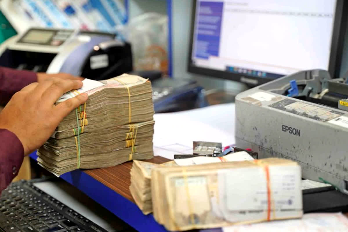 Fixed Deposit Interest Rates 2024: एफडी कराने वाले ग्राहकों को शानदार तोहफा, इन बैंकों ने बढ़ा दिया ब्याज, जानें कहां मिलेगा ज्यादा मुनाफा