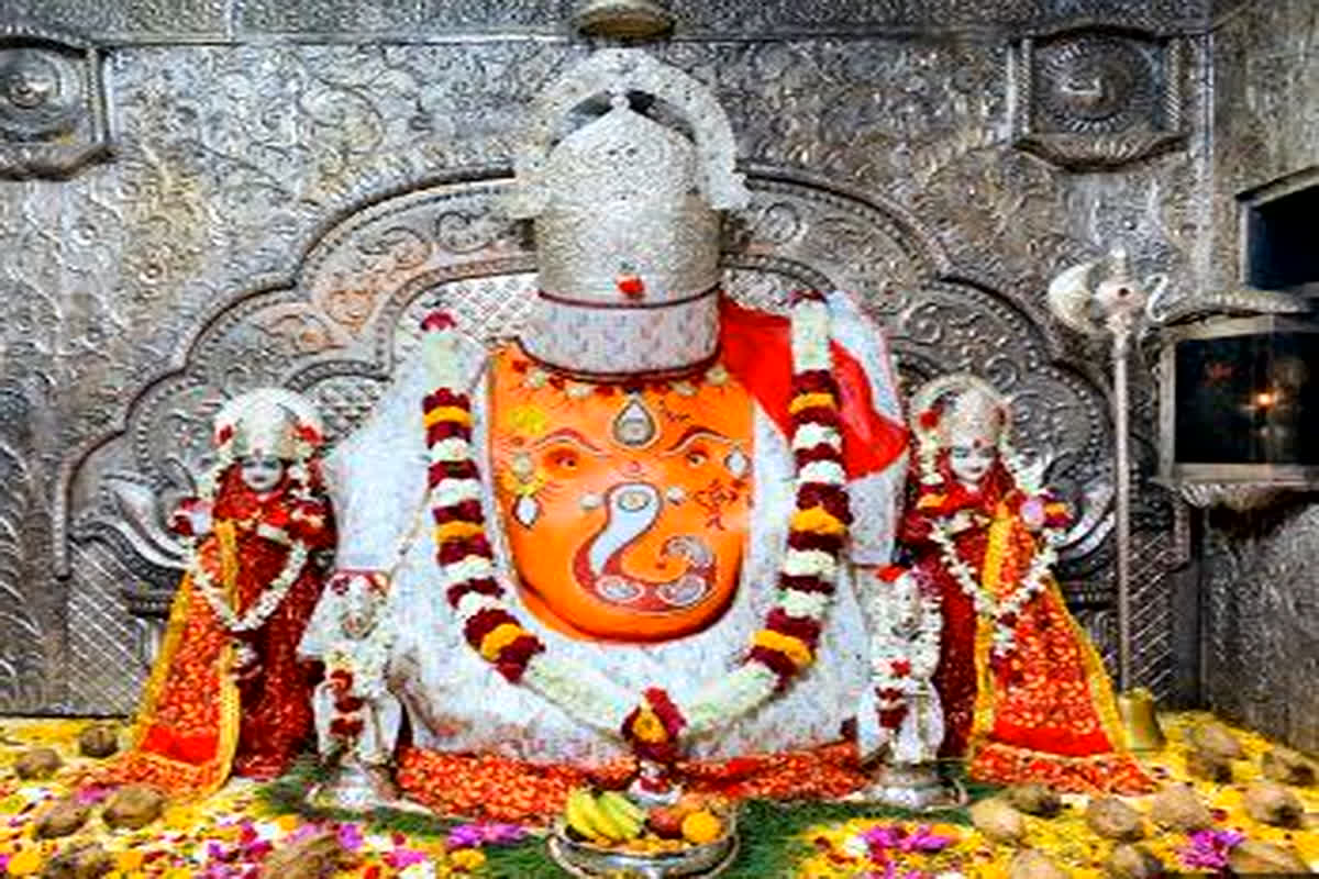 Khajrana Ganesh Mandir: प्रसिद्ध खजराना गणेश मंदिर में उमड़ी श्रध्दालुओं की भीड़, डेढ़ करोड़ के पार पहुंची दान की राशि