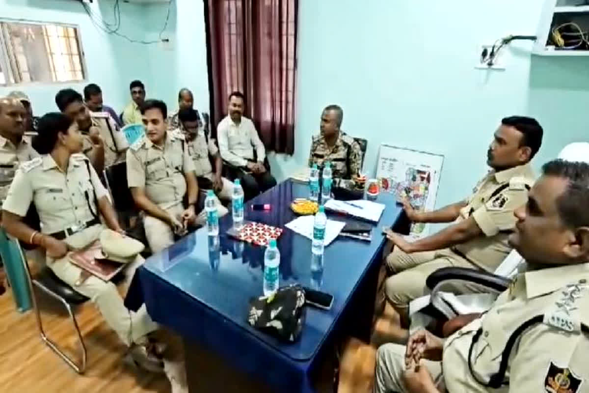 Gariyaband News: छत्तीसगढ़-ओडिशा पुलिस ने शांतिपूर्ण मतदान कराने बनाई रणनीति, संदिग्धों पर रखी जाएगी कड़ी निगरानी