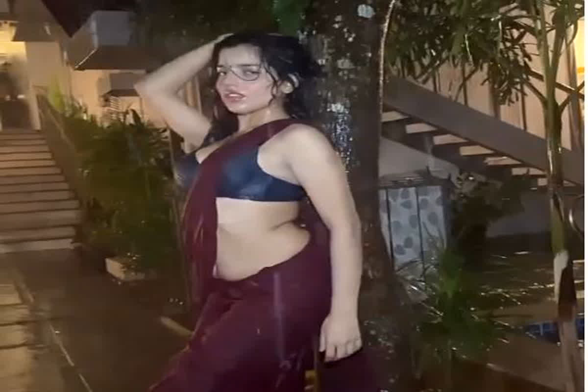 Marathi Model Sexy Video : मराठी मॉडल ने बारिश में किया सेक्सी डांस, वीडियो में बोल्ड फिगर देख बेकाबू हुए यूजर्स
