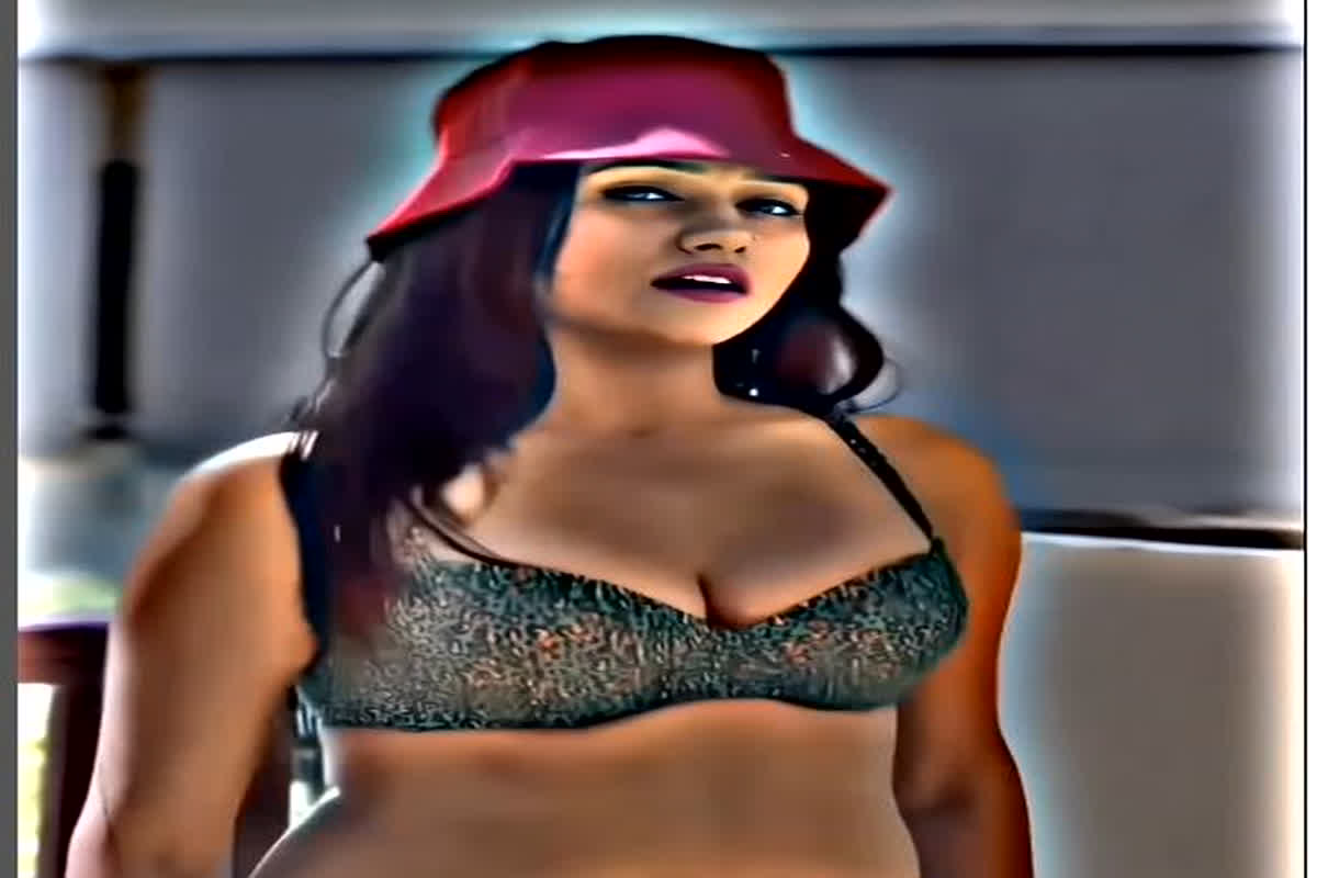 Marathi Model Sexy Video : मराठी मॉडल ने कैमरे के सामने दिखाया बोल्ड फिगर, वीडियो देख मचल उठेगा आपका दिल