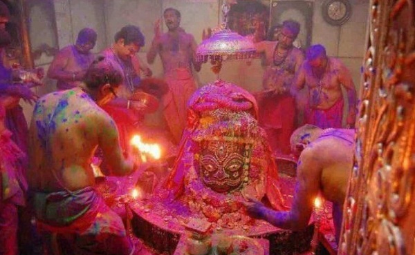 Holi in Baba Mahakal Ujjain : होली के रंग में रंगेंगे बाबा महाकाल, मंदिर में पूरी हुई तैयारियां, भोले के आंगन में होगी होलिका दहन