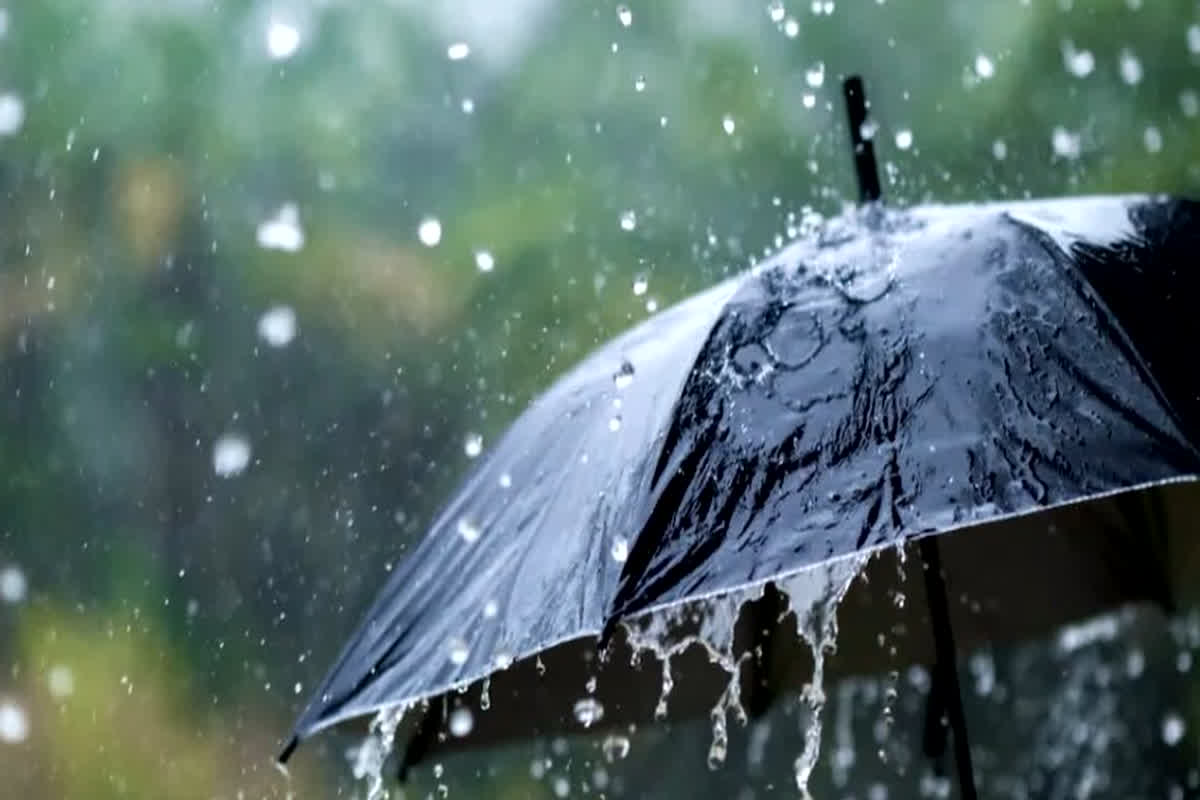 IMD Issues Heavy Rain Alert: अगले 5 दिन तक प्रदेश सहित इन राज्यों में होगी झमाझम बारिश, ​आंधी के साथ बिजली गिरने की संभावना, मौसम विभाग ने दी चेतावनी