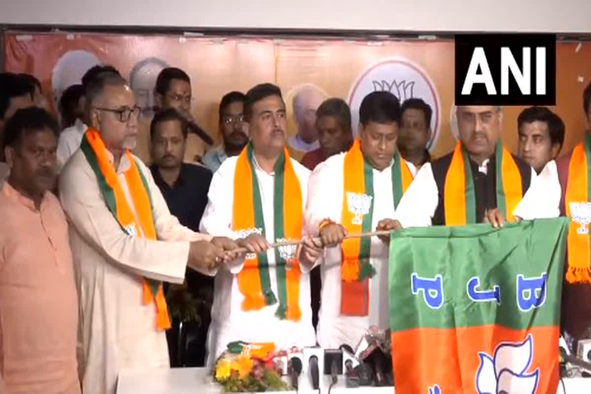 Tapas Roy joins BJP: लोकसभा चुनाव से पहले ममता बनर्जी को झटके पर झटका, दिग्गज नेता तापस रॉय ने थामा भाजपा का दामन